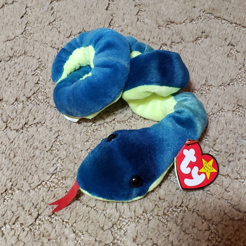 "HISSY" BY TY